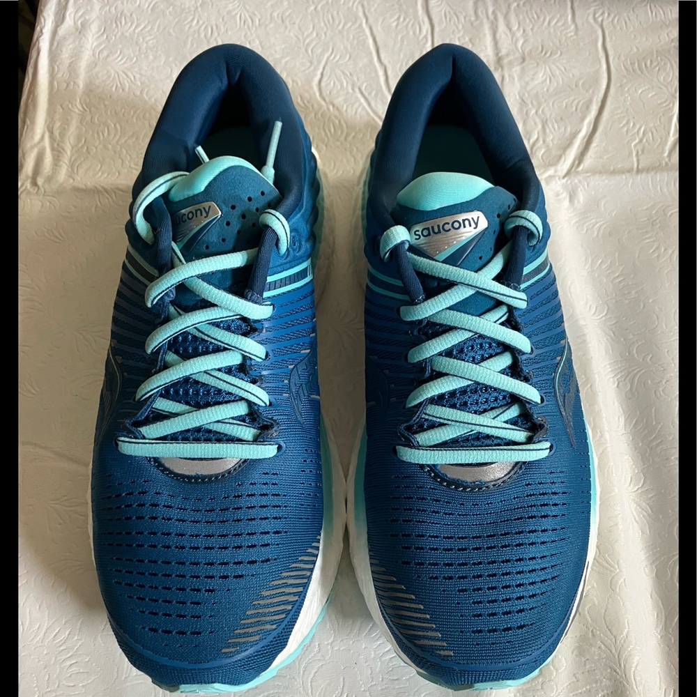 🌟New Saucony Triumph 17 womens